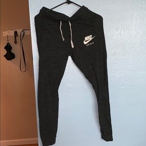 dark grey nike joggers